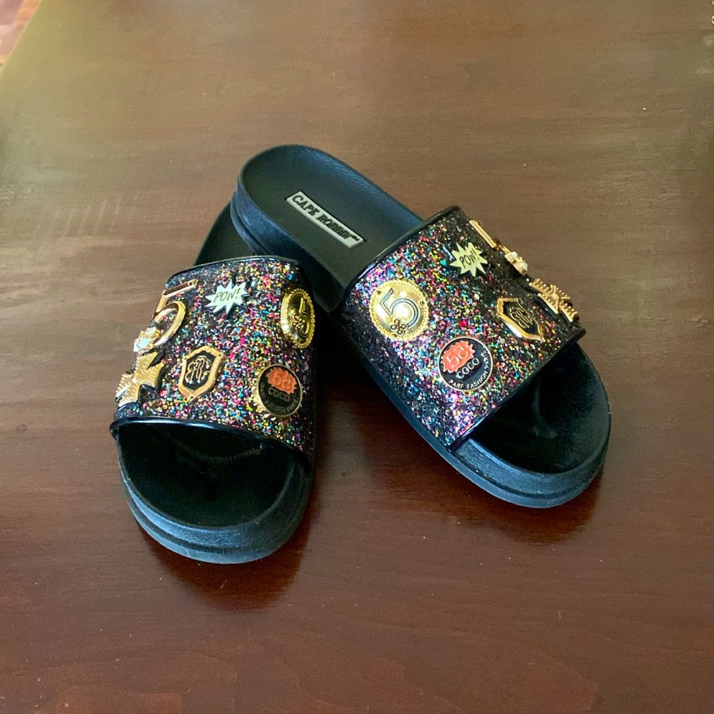 Fun women’s Cape Robbin slip on flats size 8